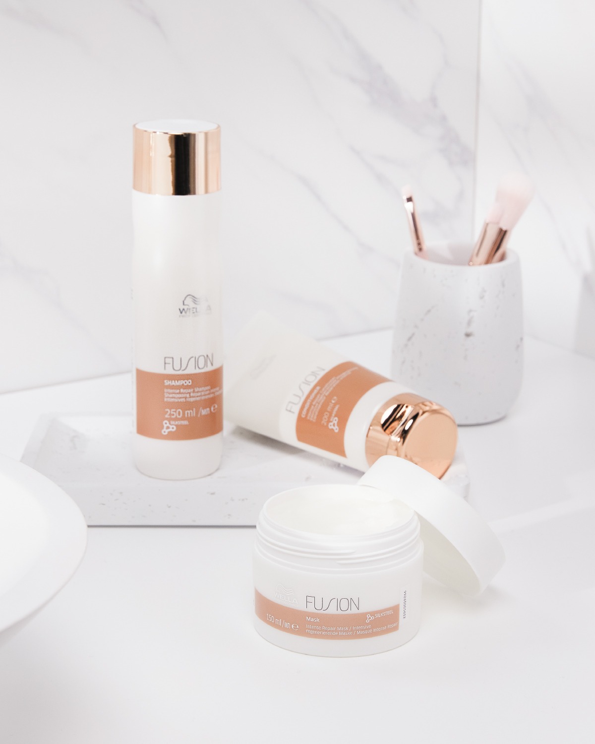 FUSION / Repara, fortalece y protege el cabello dañado o quebradizo desde el interior.